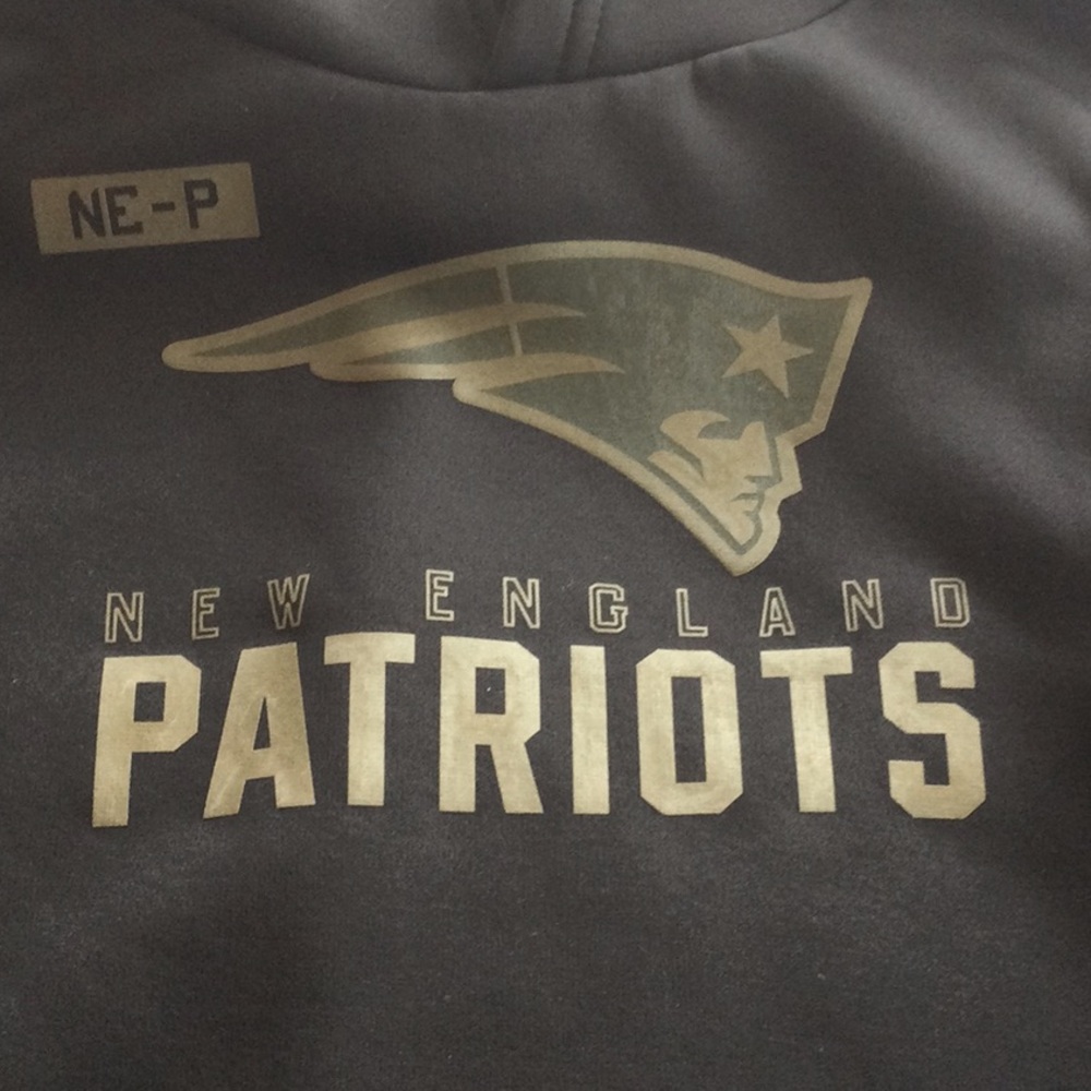🏈Boys New England Patriots hooded jacket. Size L 14/16. Nice.